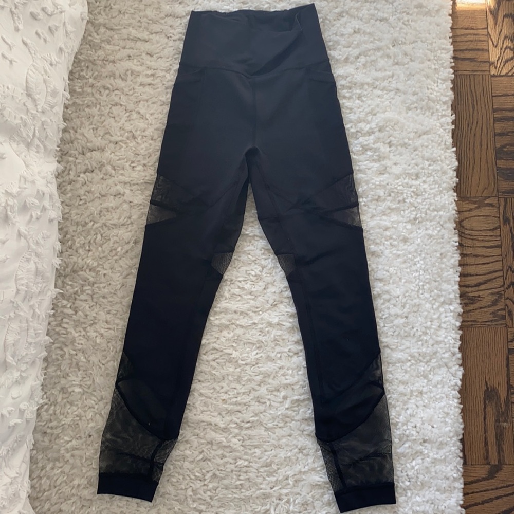 LULU LEMON MESH LEGGINGS